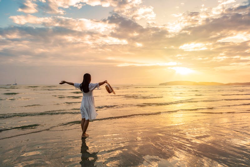 Sonnenuntergang am Ostsee-Strand - ©Kittiphan - stock.adobe.com