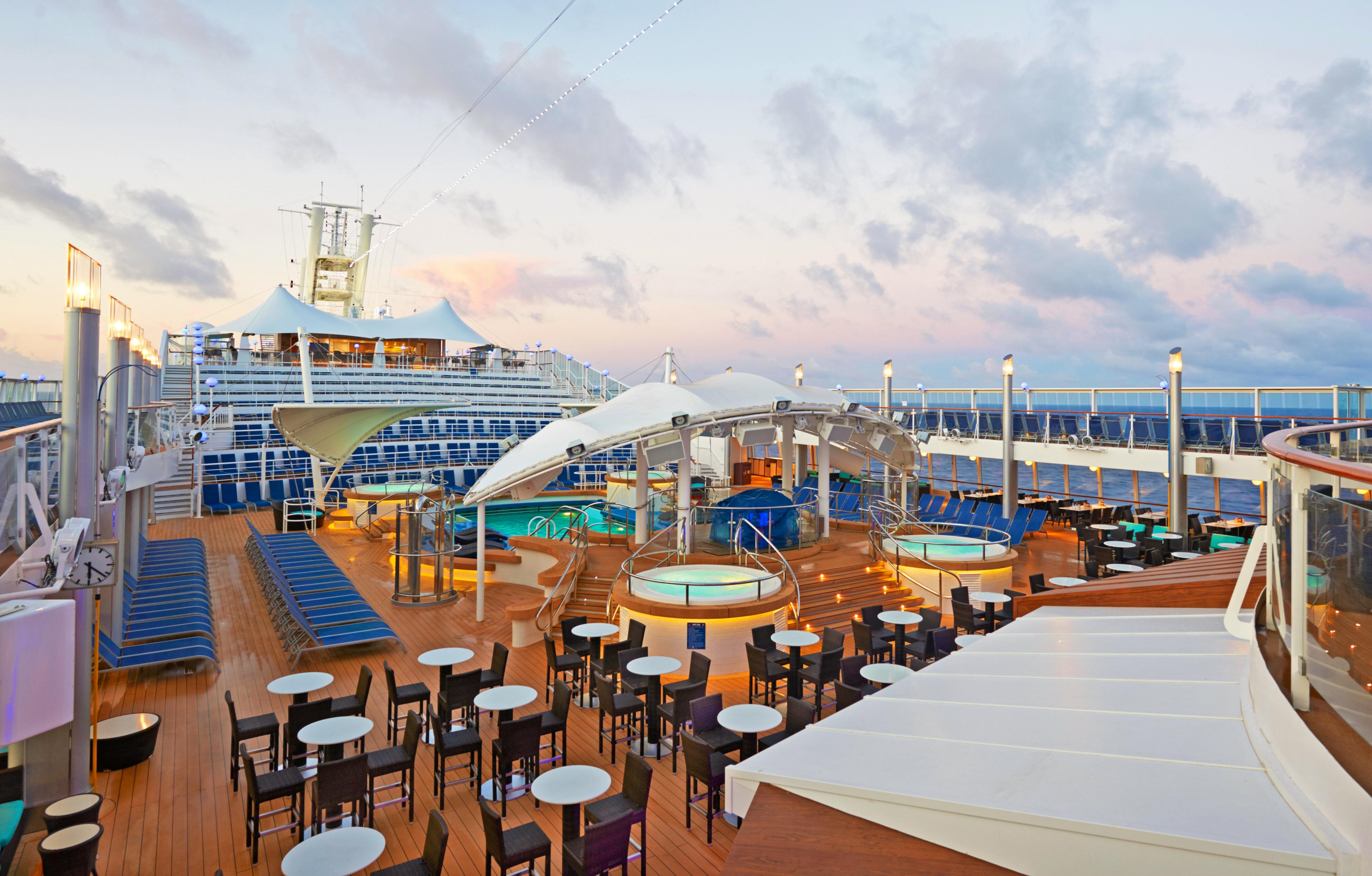 Pooldeck auf dem Kreuzfahrtschiff Norwegian Dawn&nbsp;&ndash;&nbsp;&copy;&nbsp;Rick Diaz Photography NCL