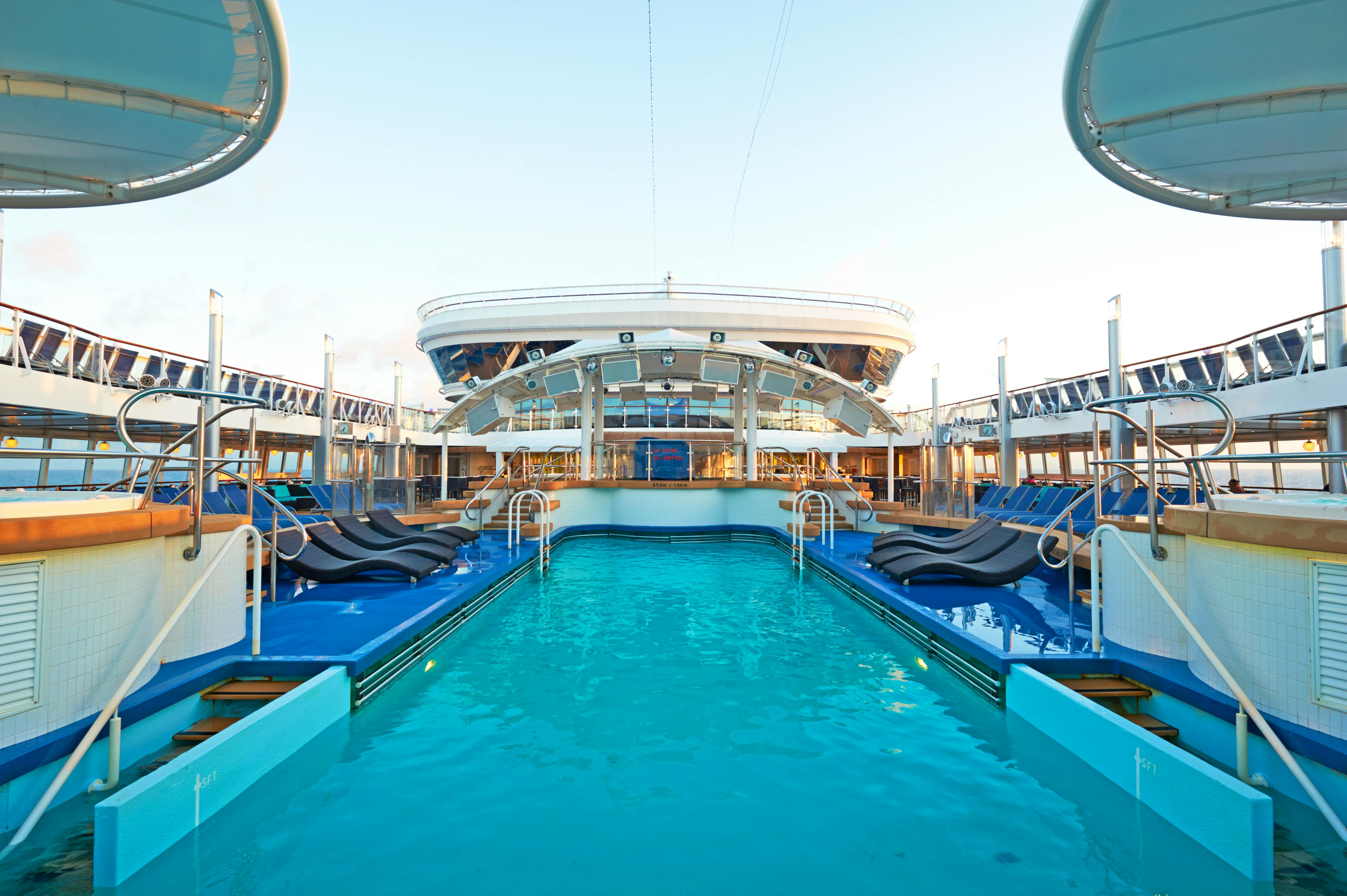 Norwegian Dawn - Oasis Pool&nbsp;&ndash;&nbsp;&copy;&nbsp;Rick Diaz Photography NCL