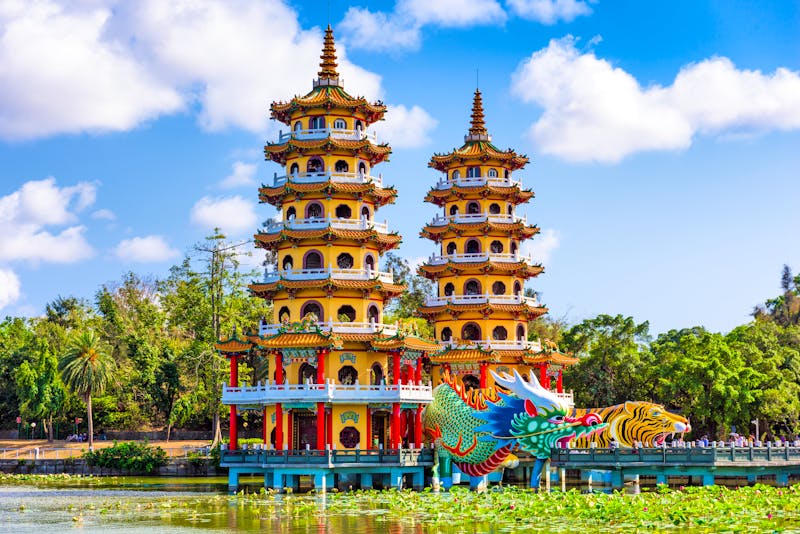 Lotus-See mit Drachen und Tiger Pagode in Kaohsiung - ©SeanPavonePhoto - stock.adobe.com