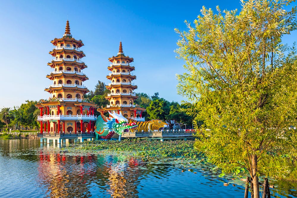 Drachen und Tiger Pagode in Kaohsiung &ndash; &copy; BINGJHEN - stock.adobe.com