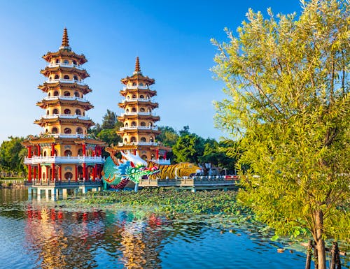 Drachen und Tiger Pagode in Kaohsiung – © BINGJHEN - stock.adobe.com
