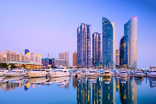Wolkenkratzer in Busan - Südkorea &ndash; &copy; SeanPavonePhoto - stock.adobe.co