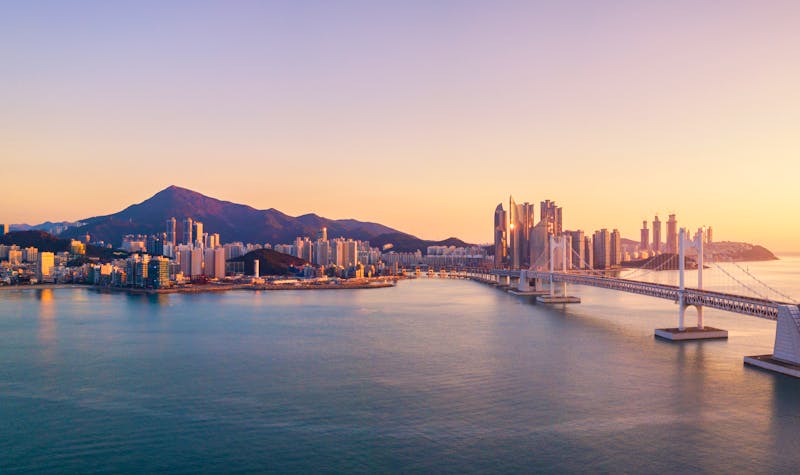 Gwangan Bridge und die Hafenstadt Busan in Südkorea - ©CJ Nattanai - stock.adobe.com