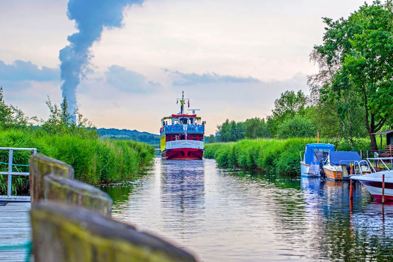 Raddampferfahrt in der Markgrafenheide - Schnatermann - ©parallel_dream - stock.adobe.com