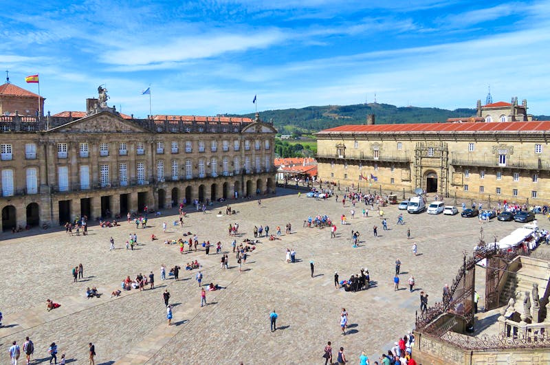 Hauptplatz mit Pilgern in Santiago de Compostela  - ©Annette Weise - Eberhardt TRAVEL