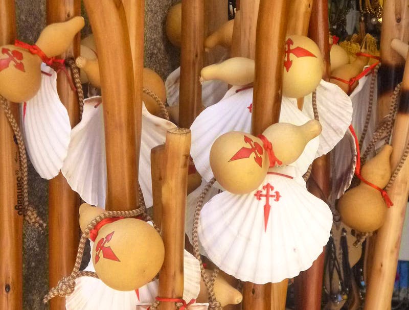 Jakobsmuschel als Symbol der Pilgerreise nach Santiago de Compostela  - ©Isabel Schirmer - Eberhardt TRAVEL