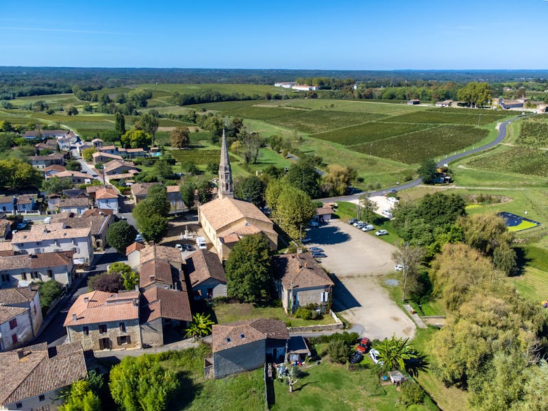 Sauternes umgeben von Weinbergen - Frankreich - ©barmalini - stock.adobe.com