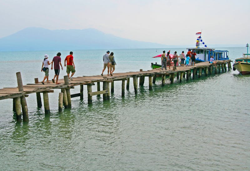 Bootsausflug zu den Krakatau-Vulkaninseln - ©danviewfinder - stock.adobe.com