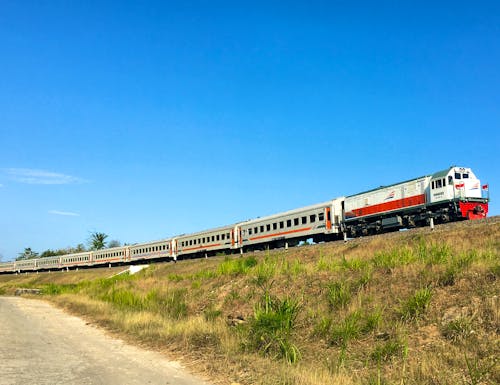 Zugfahrt von Yogyakarta auf der Insel Java – © herukru - stock.adobe.com