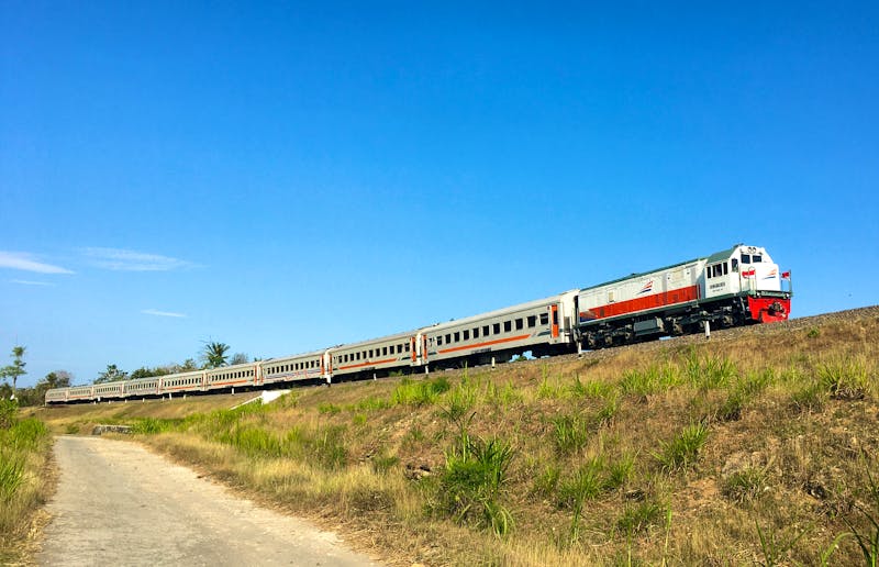 Zugfahrt von Yogyakarta auf der Insel Java - ©herukru - stock.adobe.com