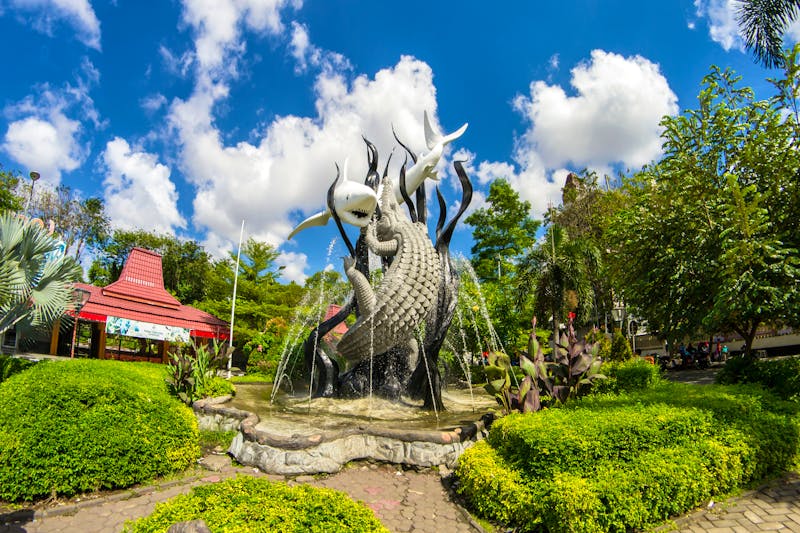 Gartenanlage mit dem Symbol der Stadt Surabaya - ©Daniel Ferryanto - stock.adobe.com