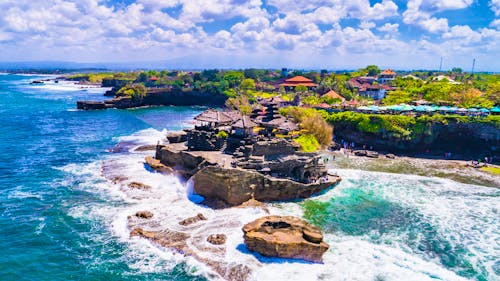 Tanah Lot Tempel an der Südküste von Bali &ndash; &copy; mariusltu - stock.adobe.com