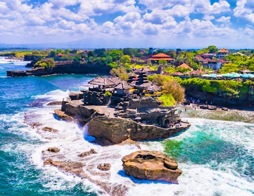 Tanah Lot Tempel an der Südküste von Bali – © mariusltu - stock.adobe.com