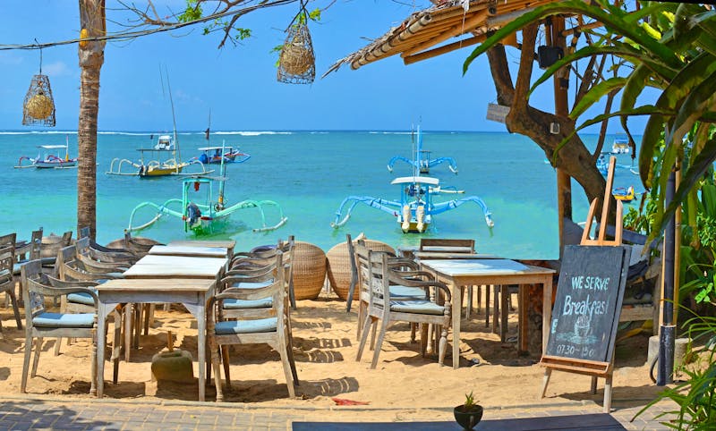 Strandcafe am Sanur Beach an der Südküste von Bali - ©NigelSpiers - stock.adobe.com