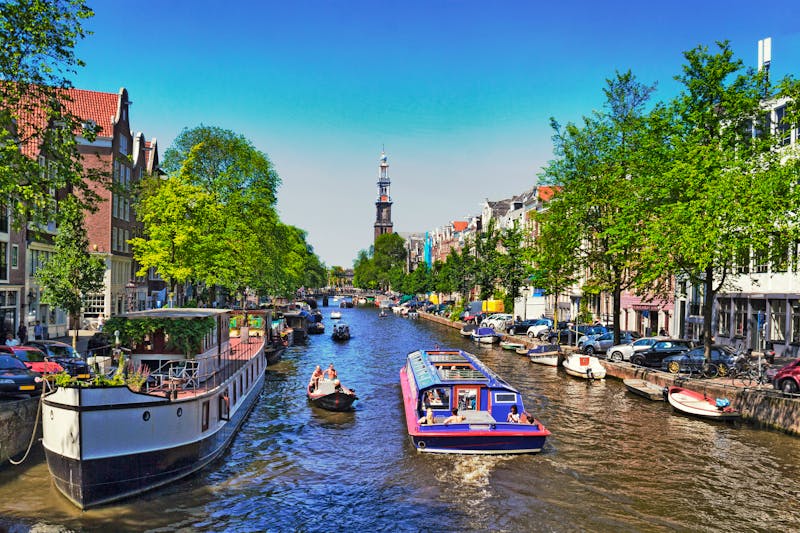 Gracht in Amsterdam - Niederlande - &copy;ArTo - stock.adobe.com