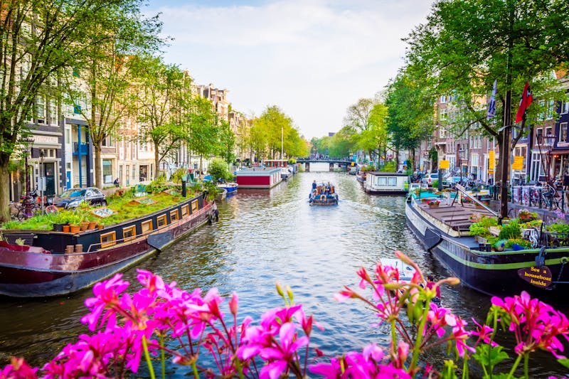 Gracht in Amsterdam - niederlande - &copy;CPN - stock.adobe.com