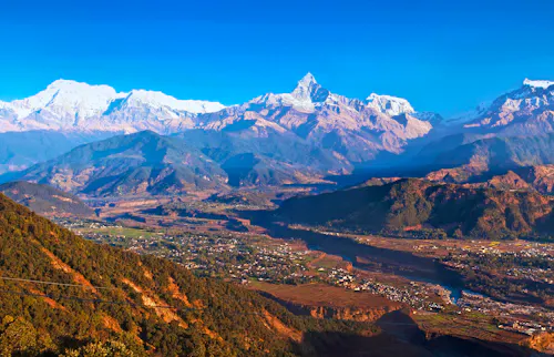 Himalaya-Gebirge bei Pokhara in Nepal &ndash; &copy; Nikolaeva Svetlana (Zzvet) - stock.adobe.com