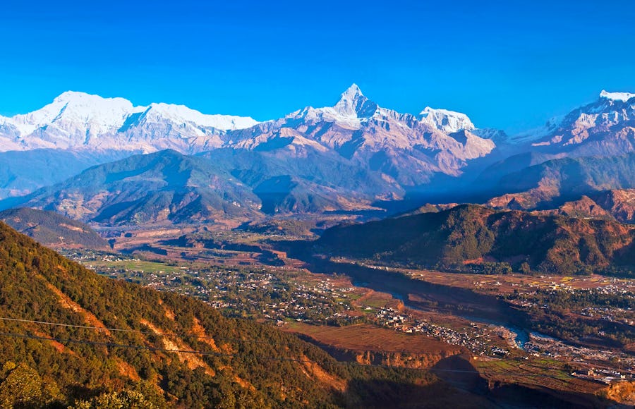 Himalaya-Gebirge bei Pokhara in Nepal – © Nikolaeva Svetlana (Zzvet) - stock.adobe.com