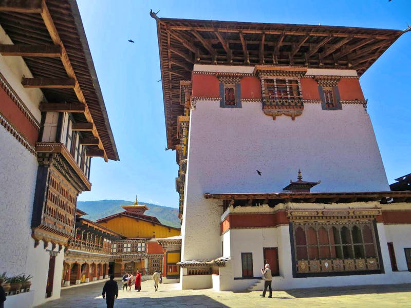 Besichtigung der Klosterfestung Paro Dzong in Bhutan - ©Jürgen Schmeißer - Eberhardt TRAVEL