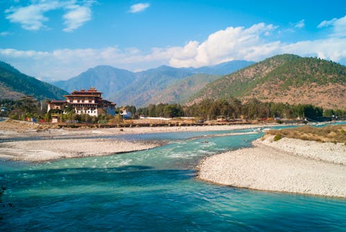 Punakha Dzong in Bhutan &ndash; &copy; maodoltee - stock.adobe.com