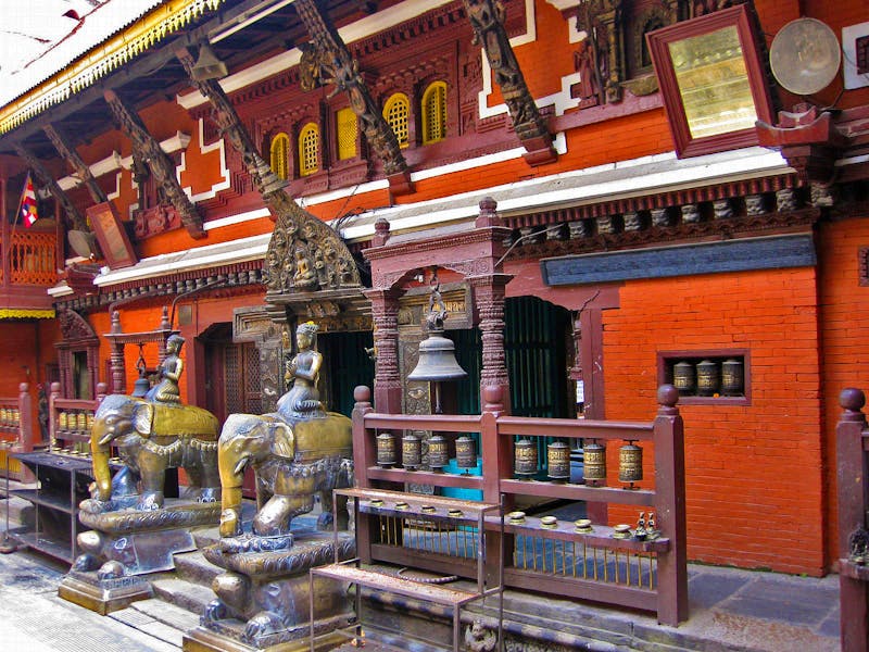 Im Goldenen Tempel (Kwa Bahal) von Patan - ©Annette Zocher - Eberhardt TRAVEL
