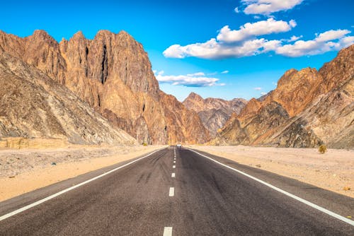 Fahrt durch die ägyptische Landschaft zum Roten Meer &ndash; &copy; Givaga - stock.adobe.com
