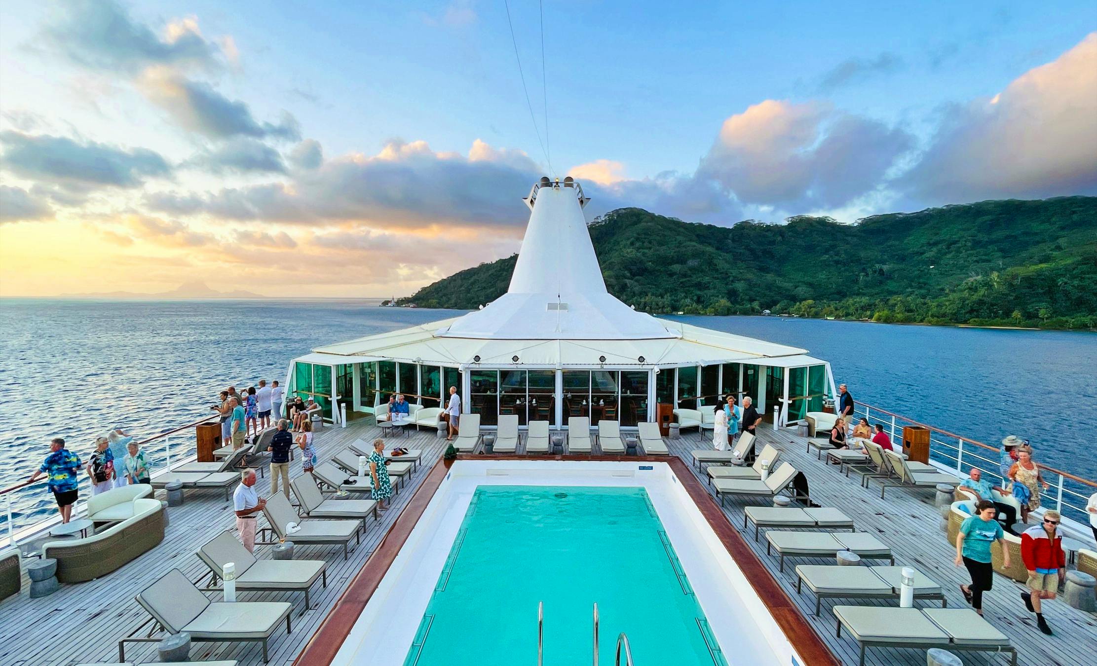 Kreuzfahrtschiff Paul Gauguin in der Südsee&nbsp;&ndash;&nbsp;&copy;&nbsp;Jacob Spangenberg - Eberhardt TRAVEL