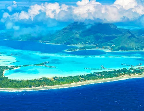 Flug über Bora Bora – © Jacob Spangenberg - Eberhardt TRAVEL