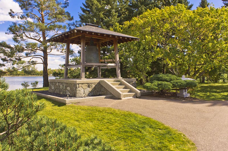 Friedensglocke im Japanischen Garten Lethbridge - Alberta - ©rlesyk - stock.adobe.com