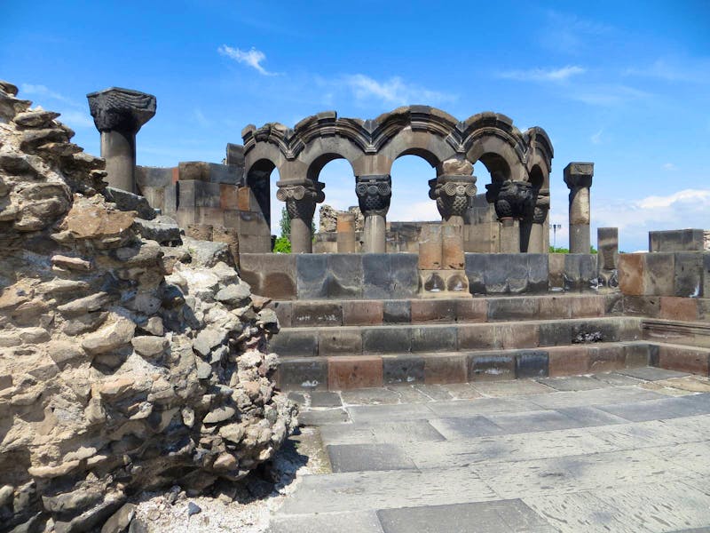 Ruinen der Rundkirche Swartnoz in Armenien - ©Jürgen Schmeißer - Eberhardt TRAVEL