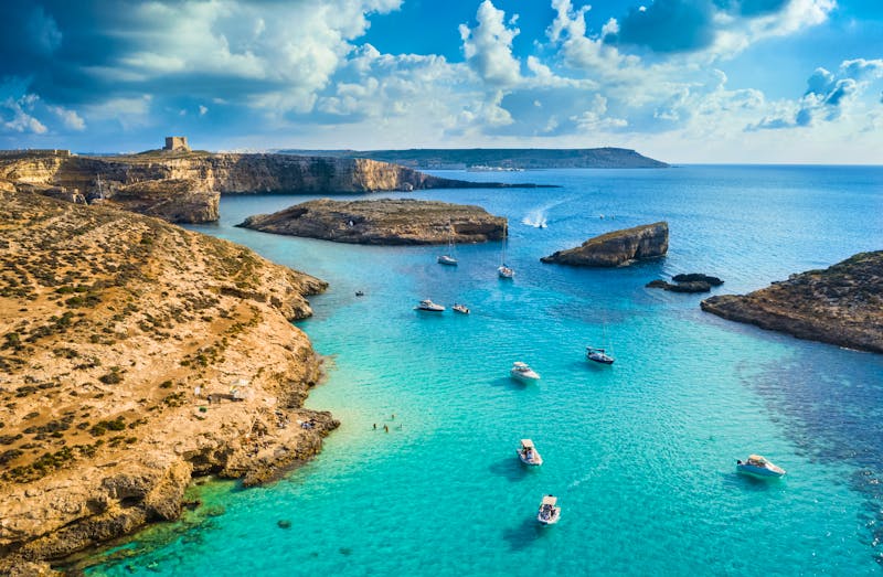 Boote vor der Insel Comino - ©Karina Movsesyan - stock.adobe.com