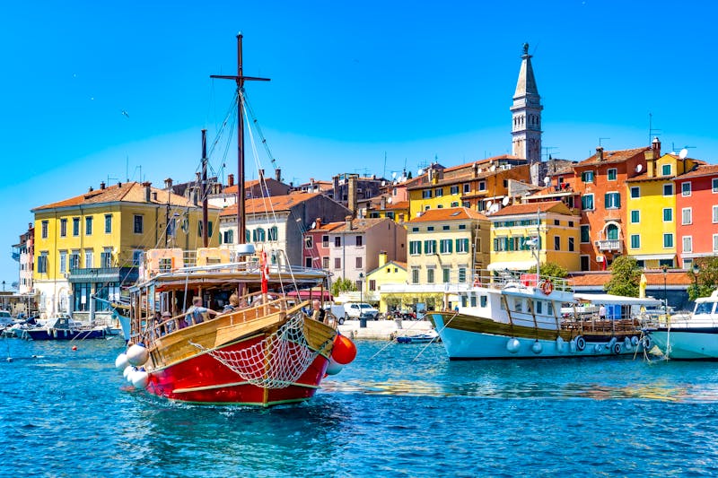Bootsrundfahrt im Hafen von Rovinj, Kroatien - ©Comofoto - stock.adobe.com