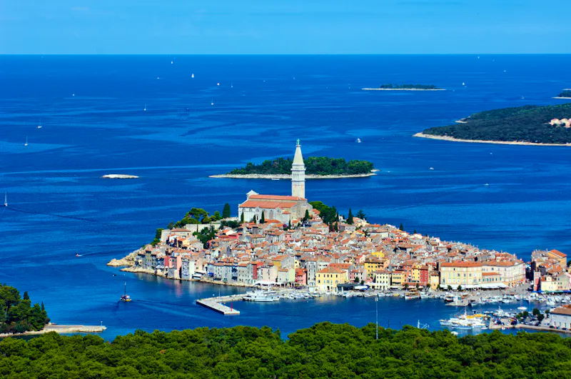 Blick auf die Küstenstadt Rovinj und Ihren Hafen - &copy;© 2007  Maistra d.d., Rovinj; Arch 2007 published by CCN-images