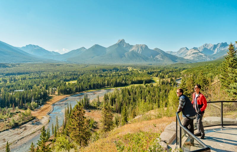 Blick in die Bergwelt bei der Kananaskis Mountain Lodge - ©Travel Alberta / Karl Lee