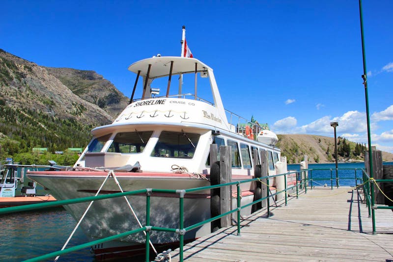 Ausflugsschiff am Upper Waterton Lake - ©Sylvia Ott - Eberhardt TRAVEL