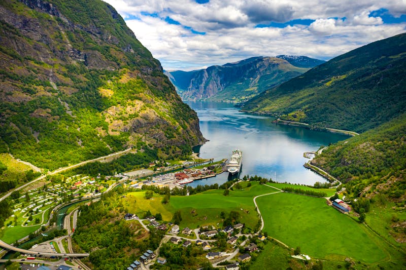Flam am Aurlandsfjord  - ©Andrei Armiagov - stock.adobe.com
