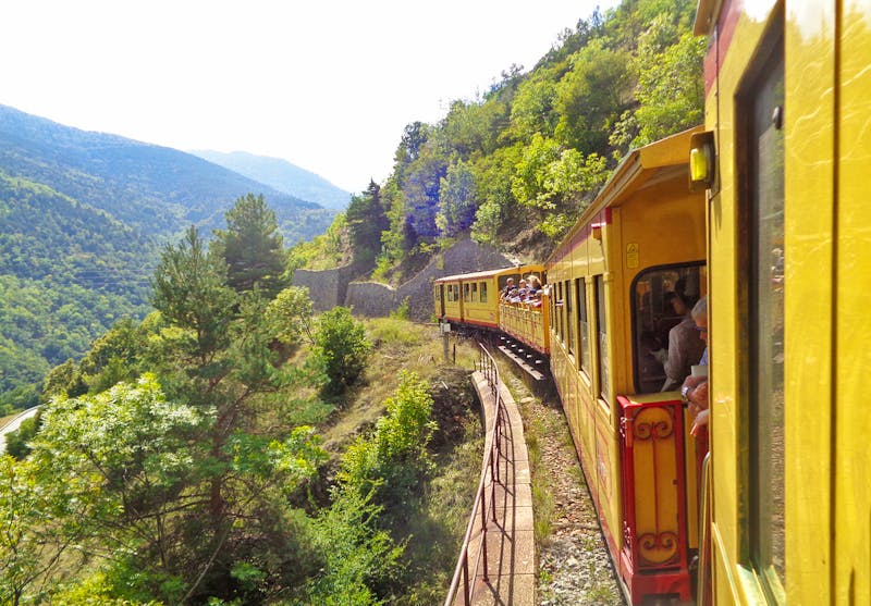 Zugfahrt mit dem Train Jaune de Cerdagne - dem Gelben Zug - ©Barbara Mihut - Eberhardt TRAVEL