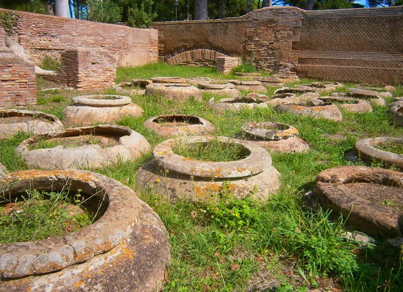 Antike Vorratsbehälter in Ostia Antica - ©Gabriele Schwarze - Eberhardt TRAVEL