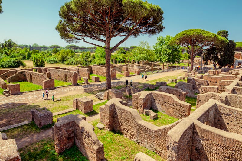 Besichtigung der Ausgrabungsstätten von Ostia Antica - ©Maxime - stock.adobe.com