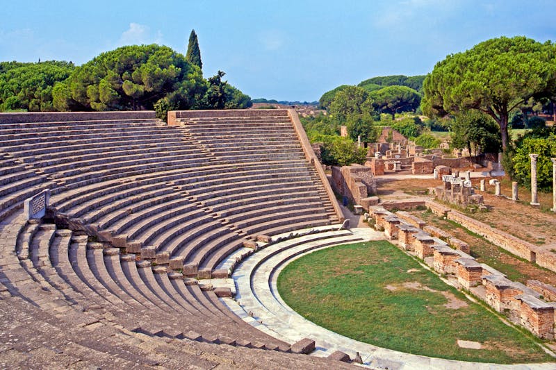 Antikes Römisches Theater in Ostia Antica - ©arenaphotouk - stock.adobe.com
