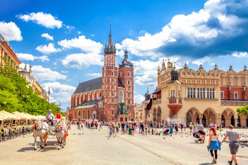 Krakau - Marienkirche am Rynek in der Altstadt &ndash; &copy; Sina Ettmer - stock.adobe.com