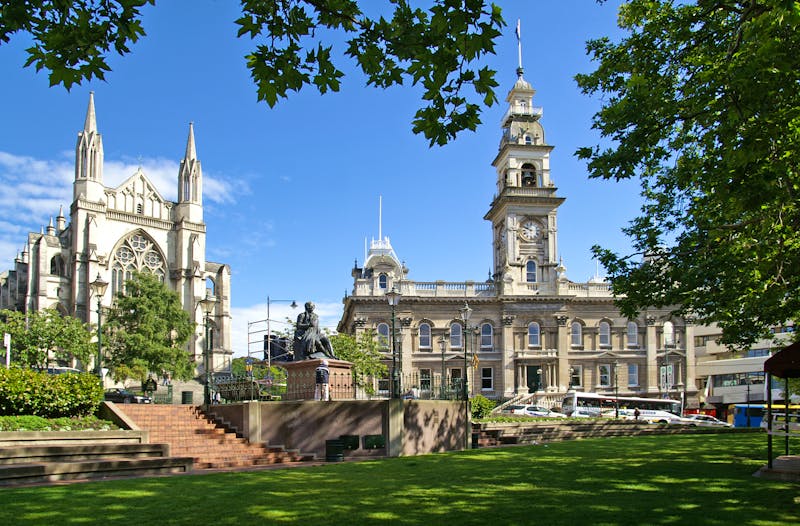Kathedrale und Verwaltungsgebäude in Dunedin - ©Ralf Broskvar - stock.adobe.com