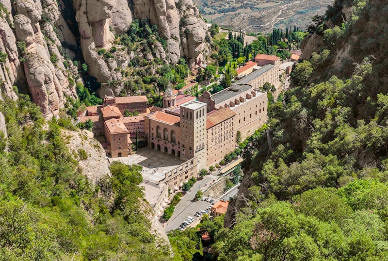 Blick auf das Benediktinerkloster Santa Maria de Montserrat in Katalonien - ©Veniamin Kraskov - stock.adobe.com