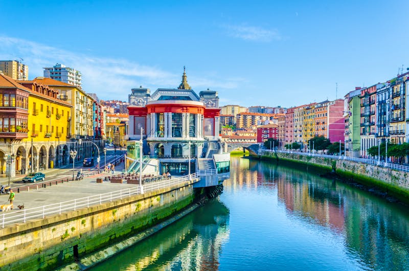 Flussmarkt in Bilbao - ©dudlajzov - stock.adobe.com