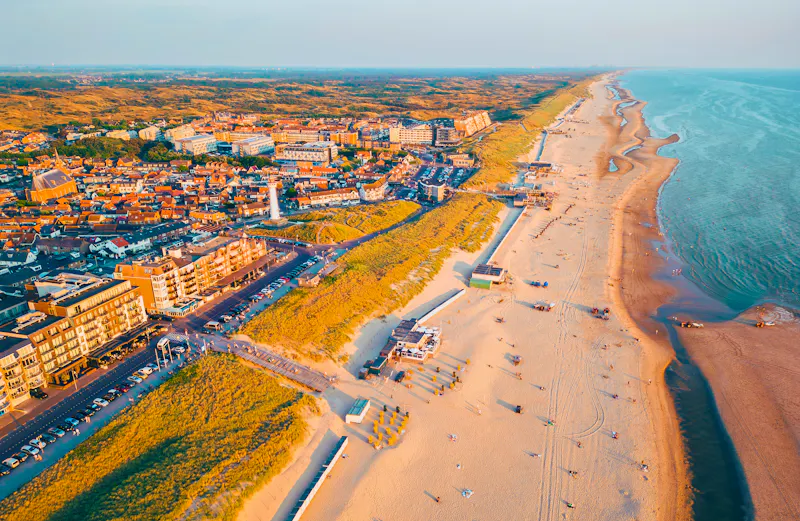 Egmond aan Zee an der holländischen Nordsee - &copy;allard1 - stock.adobe.com