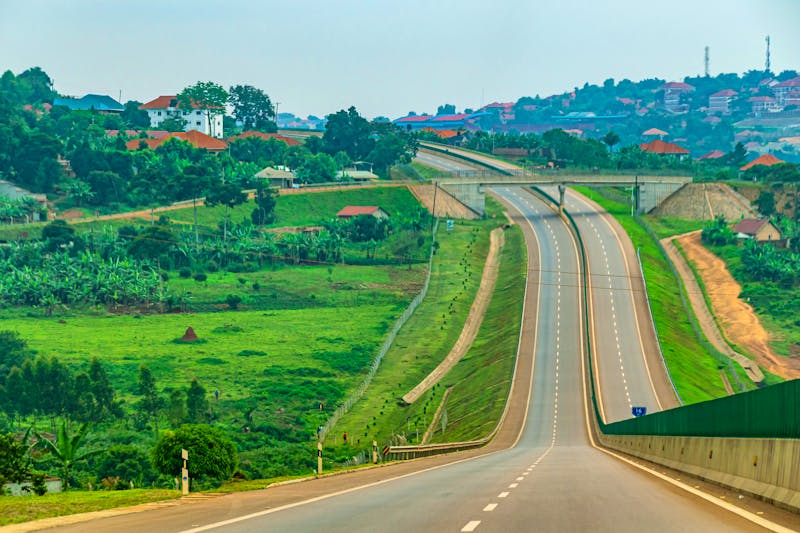 Schnellstraße bei Entebbe in Uganda - ©Anders93 - stock.adobe.com