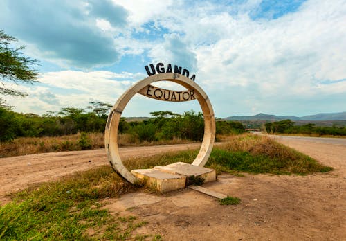 Äquator-Überquerung in Uganda &ndash; &copy; Denys - stock.adobe.com