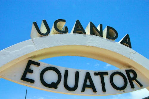 Äquator-Schild in Uganda &ndash; &copy; Yz-Wu - stock.adobe.com