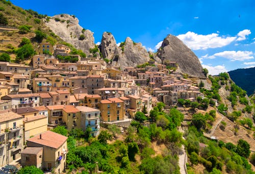 Castelmezzano in den Lukanischen Dolomiten - Basilikata &ndash; &copy; ValerioMei - stock.adobe.com